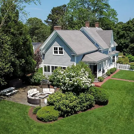 Gorgeous Traditional Home Modern Amenities Downtown Harwichport